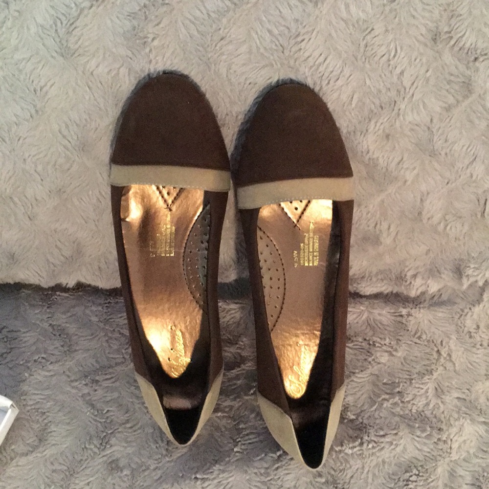 Elegant Brown and Cream Heels NWB